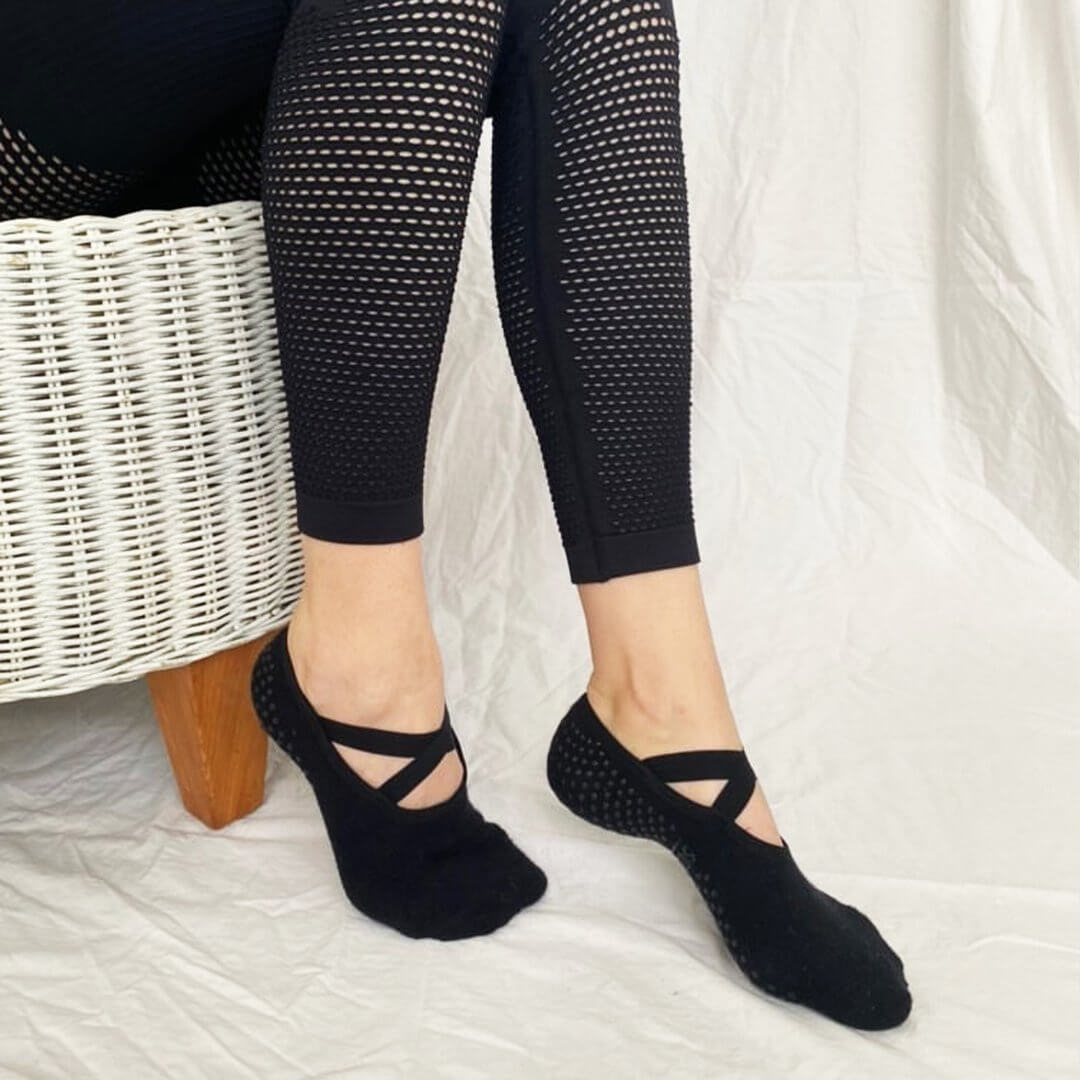 Wholesale Black Ballet Grip Socks for Pilates and Yoga - SOCK IT