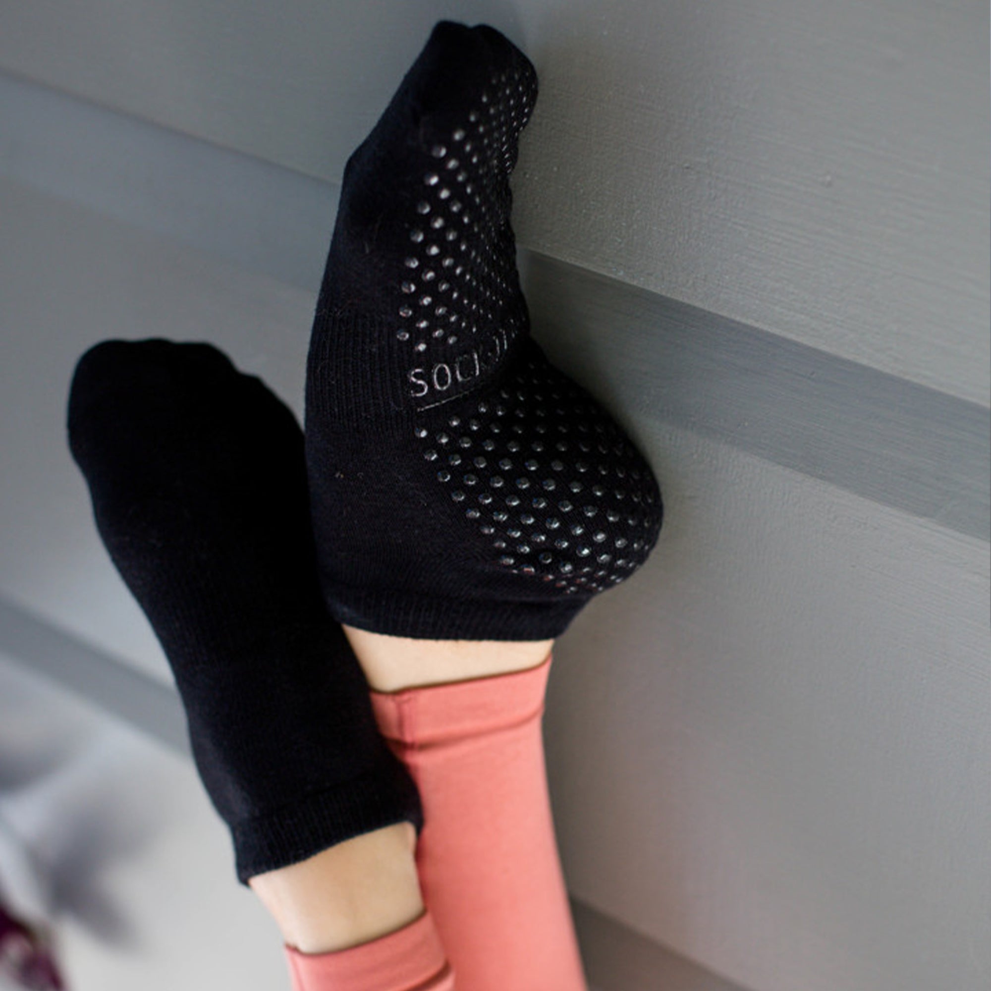 black non-slip grip socks for pilates - sock-it and co