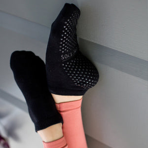 classic full coverage pilates and yoga socks - sock it and co